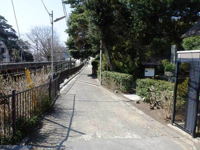 日本の旅 関東地方を歩く 神奈川県鎌倉市の極楽寺(ごくらくじ)、江ノ島電鉄極楽寺駅、極楽寺坂切通し(ごくらくじざか きりどおし)、七里ヶ浜駅、稲村ヶ崎駅周辺