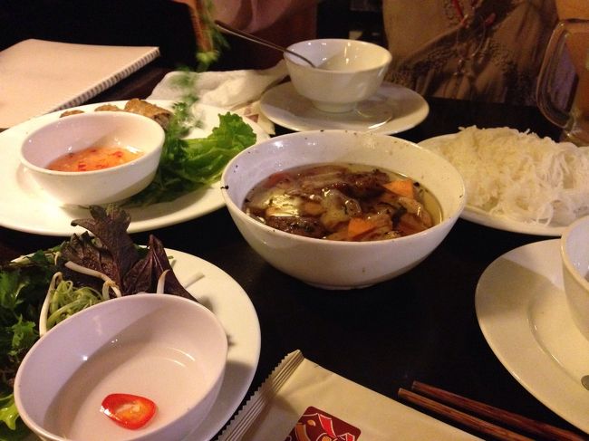 ハノイの名物、ブンチャーもオーダーしました。<br />美味し〜い！