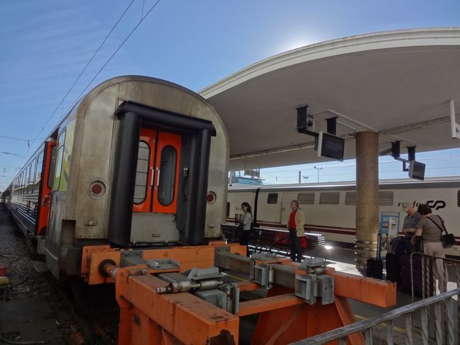 5月04日（日）<br /><br />この日から3日連続移動の毎日、4日後にまたリスボン/同じホテルに戻る旅程です。<br />早朝から荷物を２つに分けて、キャリーケースはホテルに預かって貰い、ボストンバッグだけを持ってポルトに出発します。 <br /><br />