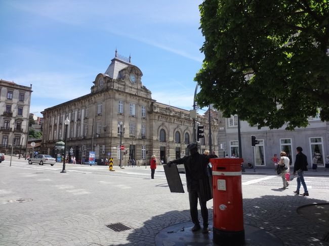 チェックイン時に、フロントでホテル内レストランの予約を依頼して 14時過ぎからポルトの市内観光です。<br />時間節約のため、ホテル近くのサブウェイで照り焼きチキンサンド )^o^(<br />