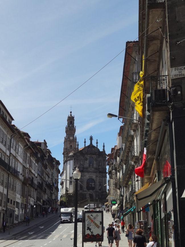 -----ポルト、坂が多いぞ〜急坂過ぎるぞ〜その上 めっちゃ日差しがキツいし暑すぎるぞ〜！！！