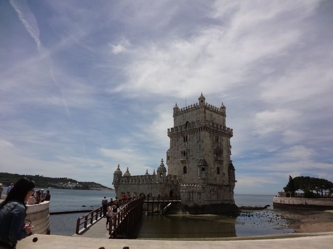 炎天下の下、あぢーあぢーとボヤきながら ベレンの塔まで歩きます。