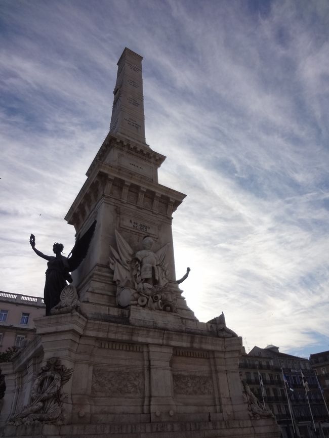 5月08日（木）<br /><br />この日が最終日。とは言えフライトは14：25発なので、朝はホテル周辺を散策するだけです。<br />サンジュスタのエレベーター近くのパスチェリアで焼き菓子を買って、私のポルトガル旅行は終了、空港バスでリスボン空港に。<br />