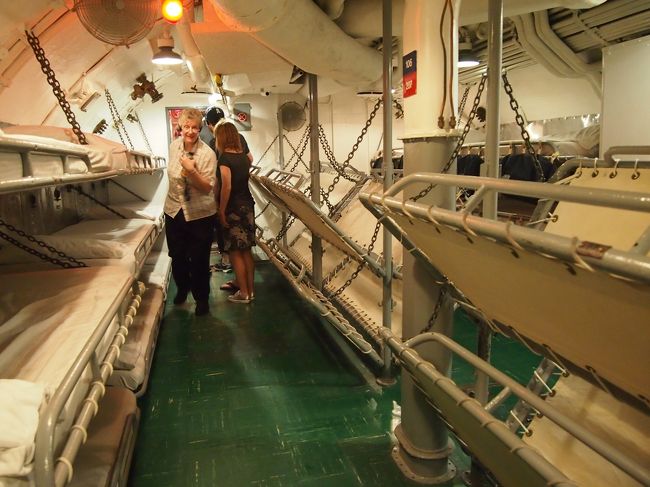 潜水艦の中。