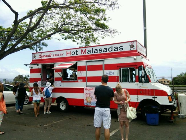 アリゾナ記念館のあとはワイケレへ。<br />レナーズ。<br />やはり、揚げたては美味しい!