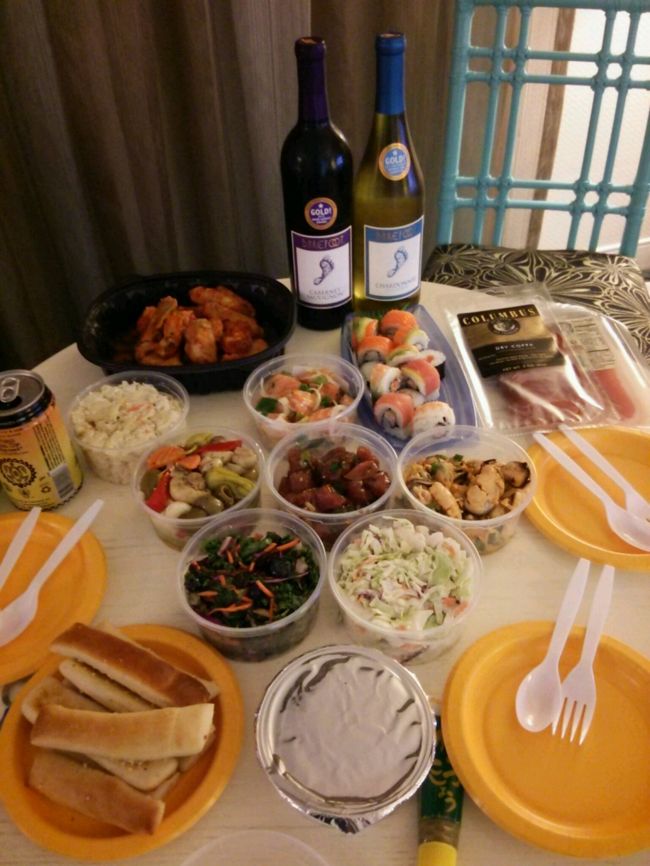 最後の晩餐<br />あれも食べたい、これも食べたいと選んだら結構な量に。<br />テーブルに置ききれなかったパンもあり。<br />残ったパンは主人に持ち帰ってもらいました。