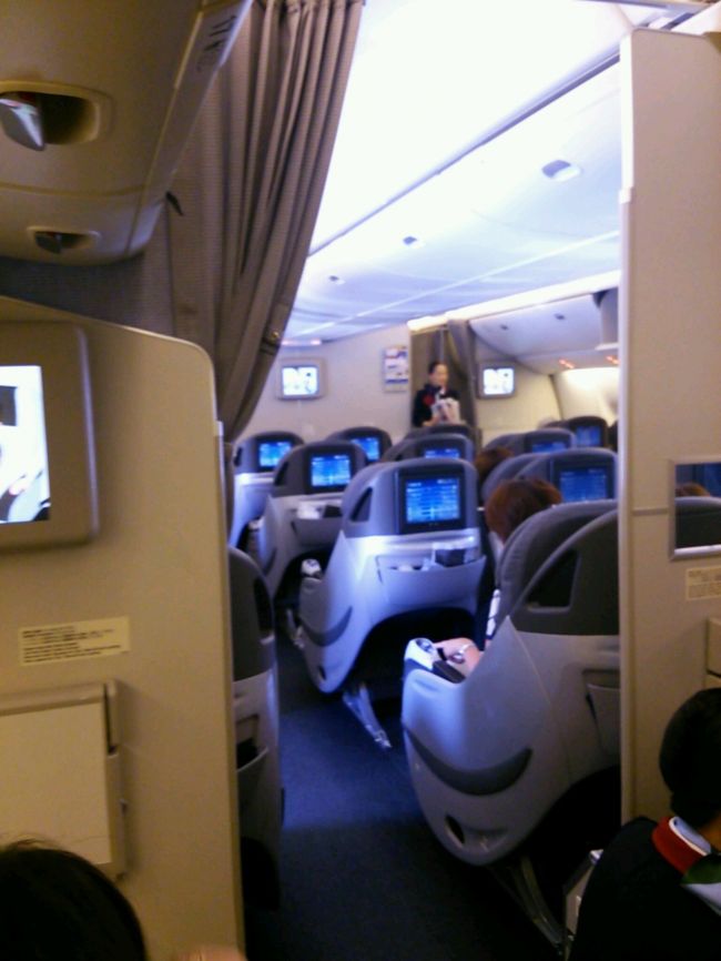 すぐ目の前はビジネス。<br />新機種ですね。