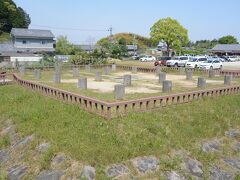 明日香村埋設文化展示館を出て、歩いて直ぐ目の前の水落遺跡に行きます。この遺跡は660年に中大兄皇子（後の天智天皇）によって作られた水時計の跡です。構成資産です。
