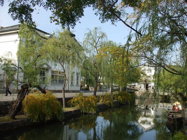 倉敷館や倉敷格子の建物、船頭さんが操る船など、風情ある街並み。