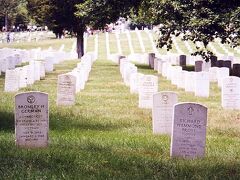 ワシントンDCには、国立墓地がある。墓地だから墓があるのだけど、なぜか観光名所の１つになっている「アーリントン国立墓地」。なぜそうなったのか？というと、答えは簡単・・・