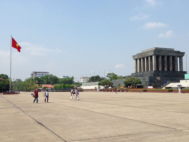 最初に訪れたのは、ホーチミン廟です。<br />