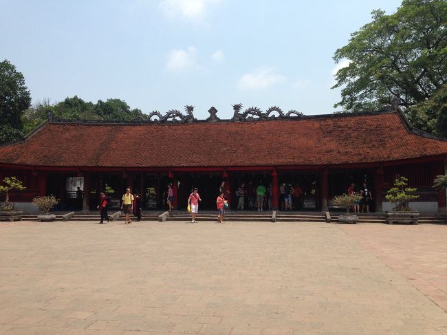 この拝殿の中に孔子がが祀られてしました。