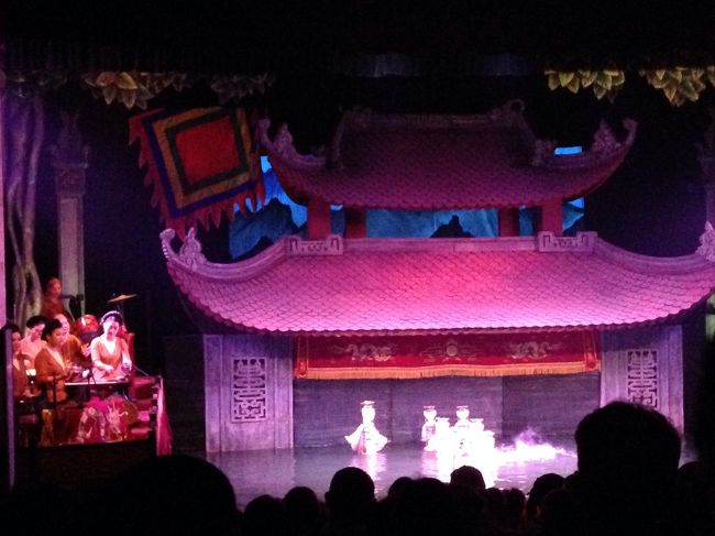 水中人形劇を見に来ました。<br />なかなか面白かったです！<br />生演奏なのが素敵。