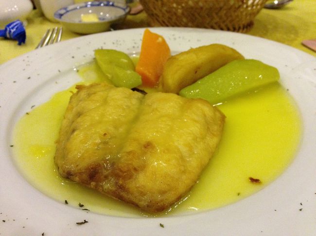 そしてメインはお肉かお魚が選べました。<br />私はお魚、母はお肉をチョイスし、半分こしました。