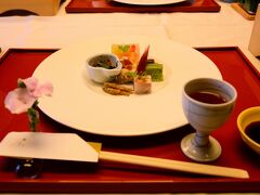夕食は磯懐石

食事のスタートは 18時10分