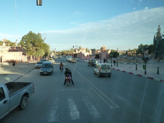 やっと　ワルザザードの町に入りました