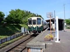 ひたちなか海浜鉄道も
終点の阿字ヶ浦駅から、ひたちなか海浜公園へのシャトルバスが出ているため、
けっこう混雑していました。
沿線の撮影ポイント、中根駅で下車しました。