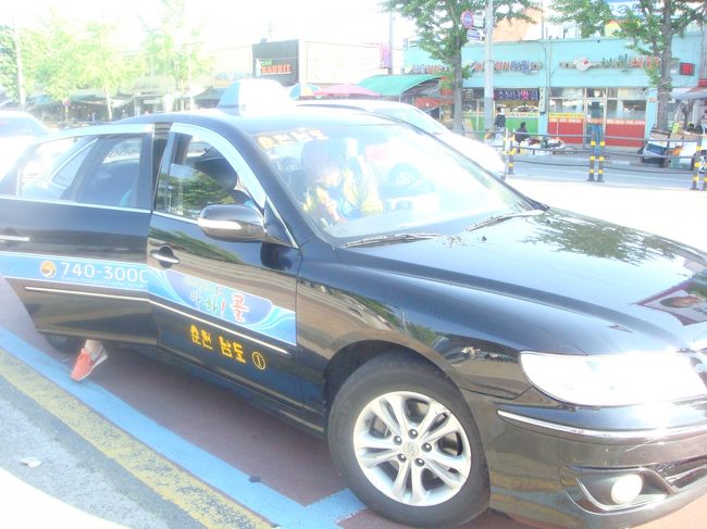 そろそろ時間で順天駅に向かいます。<br /><br />キサニムにお約束の150000ｗを渡し、私たちの感謝の気持ちですと10000ｗチップを渡しましたら、「自分は言葉も通じなく、たいしてガイド説明もできずかえって申し訳ない」とおっしゃってました。<br /><br />ソウルでチャーター頼んだ時はこんなに親切にしてもらえなかったので、本当に感謝の気持ちでいっぱいだと伝え、お元気でと手を振って後にしました。