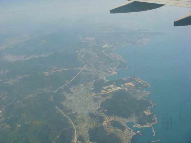 朝鮮半島の海岸線がくっきり見えます。<br /><br />さよなら、釜山。