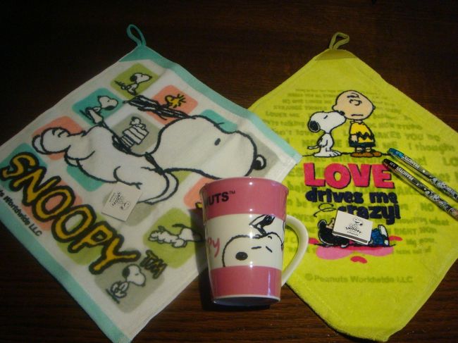 チャーリーブラウンカフェにて購入。<br />マグ　10000Ｗ。<br />ハンドタオル、＠4000Ｗ。<br />
