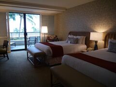 ホテルは「ハプナビーチ　プリンスホテル」
スーツケースを２つ広げても広く、ベッドも大きい〜
