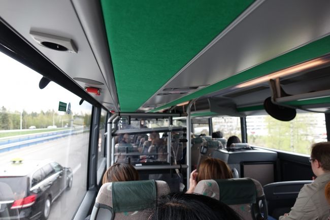 Finnairバスにてヘルシンキ中央駅に向かいます。結構混んでるんです。