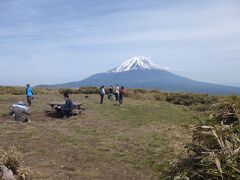 竜ヶ岳の山頂（1485m）に到着