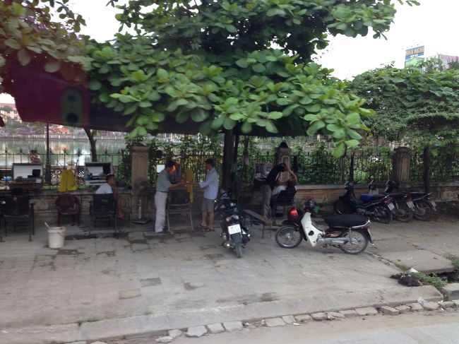 道端で散髪。<br />車窓からの眺めが面白過ぎて、ずっと外を眺めていました。