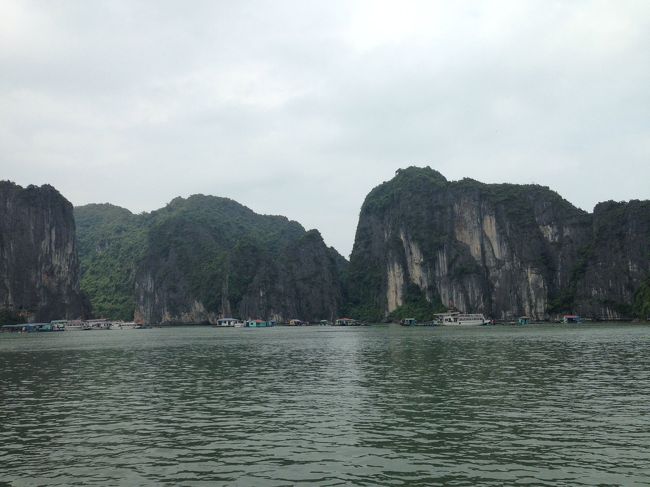 遠くに水上生活をしている人たちの村が見えました。