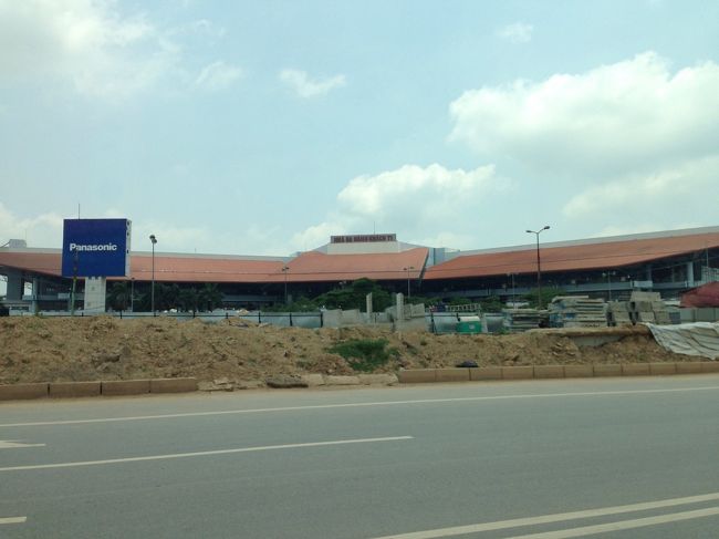 ホテルに戻り、シャワーを浴びてパッキングの続きをし、チェックアウトしました。<br />そしてお迎えの車で空港に向かいました。