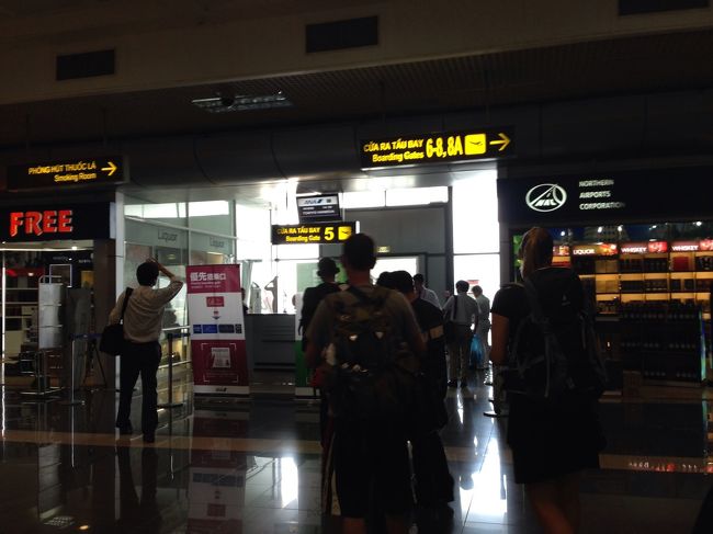 さ、搭乗時間です。<br />Good bye, Hanoi!