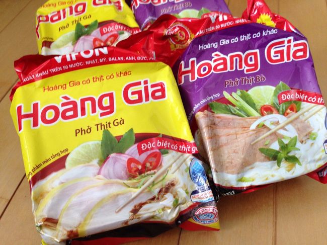 母との初めての二人旅、そして初めてのベトナム、とても楽しかったです。<br />お土産に買ってきたインスタントフォーを食べ、ベトナムの余韻をしばらく楽しもうっと。<br />iPhoneで撮った写真で作る、ダイジェスト版ハノイ旅行記はこれで終わりです。<br />デジカメでも沢山写真を撮ったので、ちゃんとした旅行記も早く作りたいです！