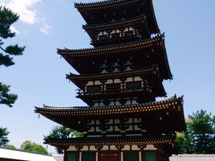 薬師寺西塔。
青い空に丹の色が本当に映えます。
あをによし。