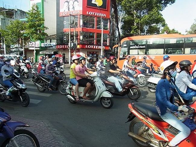 ホーチミンについて<br />ホーチミン. ホー・チ・ミン - ベトナムの革命家、ベトナム民主共和国初代主席; ホーチミンにちなんで、サイゴンから改名された。<br />ベトナム南部の都市。人物と区別するためにホーチミンシティとも呼ばれる。