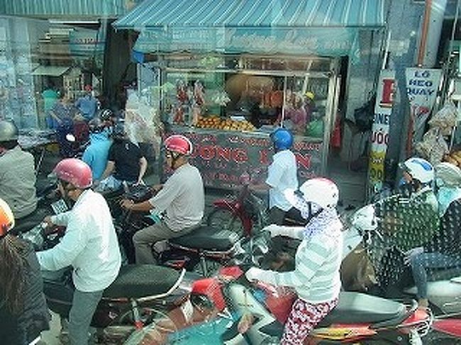 バイクの運転上手です。<br />　実に上手に流れに乗って走っています。
