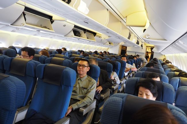 座席は2-3-2で比較的ゆったりしている気がする