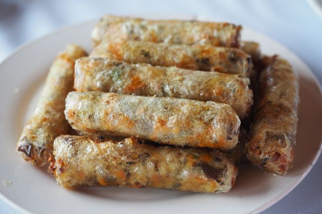 揚げ春巻き。なかなかの脂っこさ