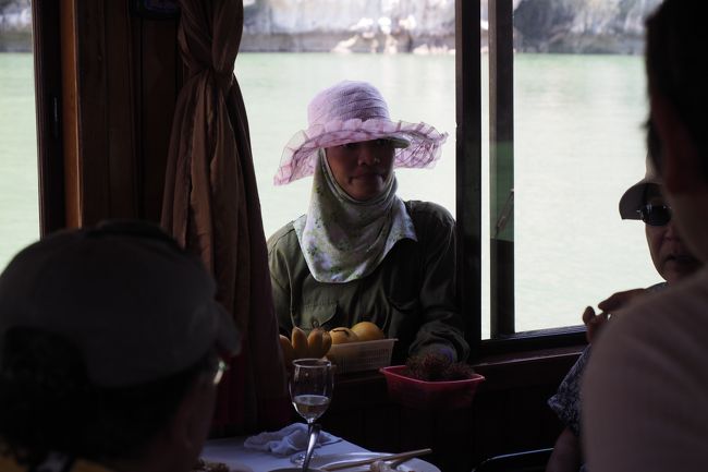 窓の外からいきなり売り子が！