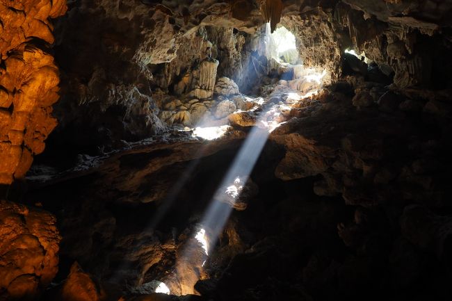 外光が差し込みこれまた幻想的