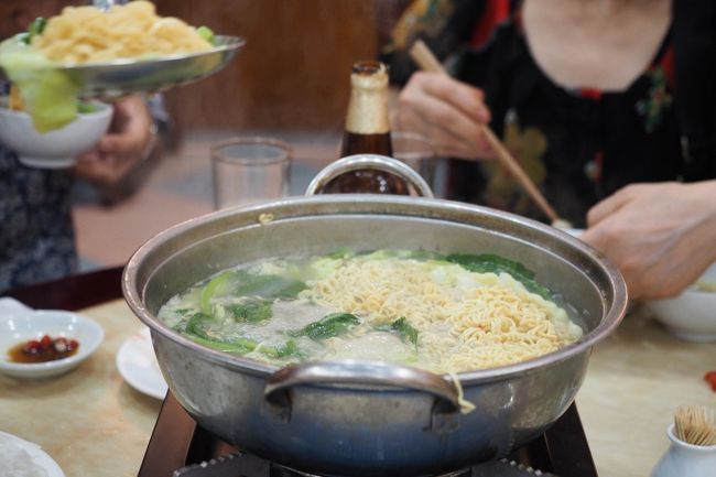 シーフード鍋にインスタント麺をぶっ込んだ、なんだこれ的な何か。<br /><br />今回の旅行は食事がいまいちだな。