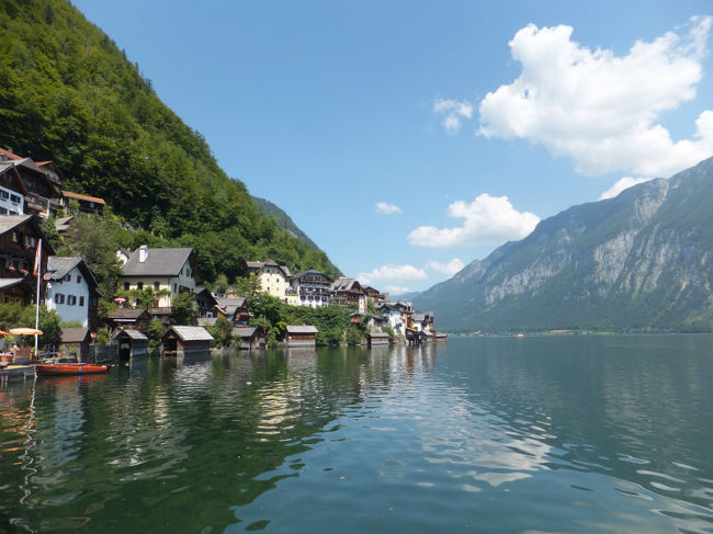 湖に空も山も町も映って。<br />