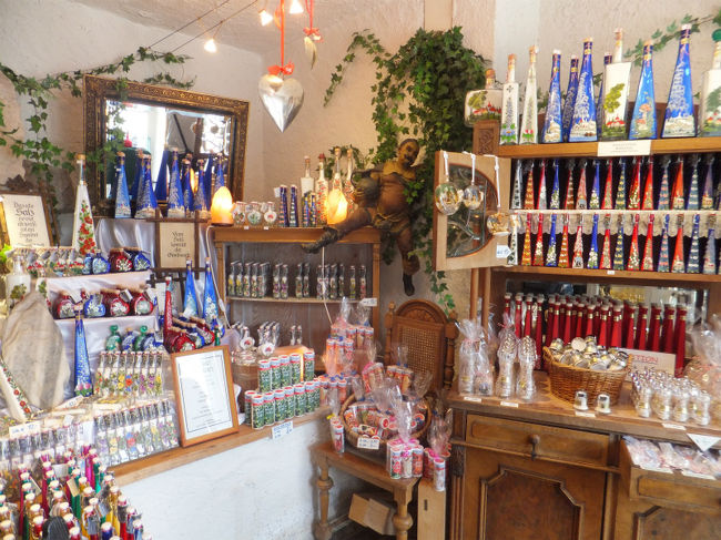 岩塩が有名なハルシュタットなので<br />絶対に買って帰りたかったのです。<br /><br />いくつか岩塩のお店を覗いてみたのですが…<br />