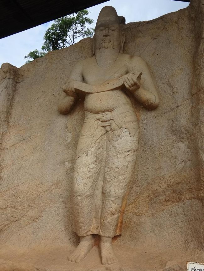 本日は、ポロンナルワへ。