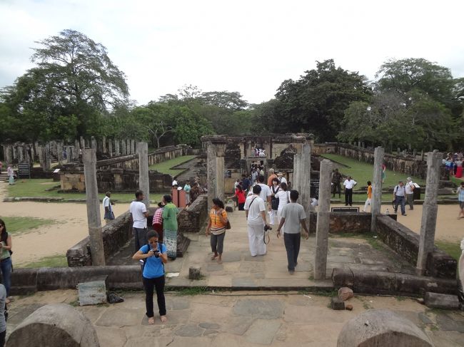 よーくみたら、みんな裸足だった・・・。