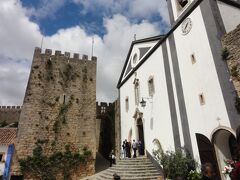 城壁とサンティアゴ教会