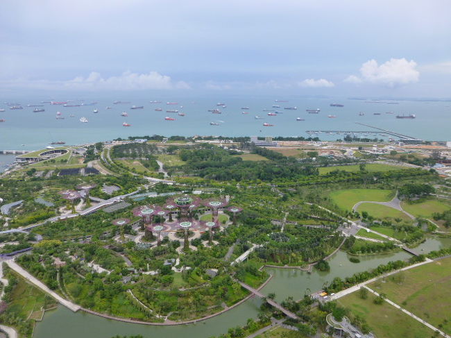 ということで屋上まで昇ってみました（入場料２００ドル）<br />５７階　地上２００ｍ！　<br /><br />展望台に到着