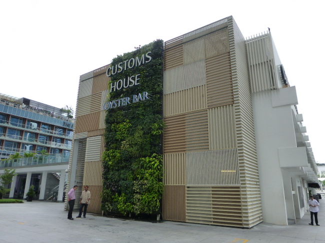 緑化を進めているシンガポールらしく<br />いたるところで緑を感じるデザインが見られます