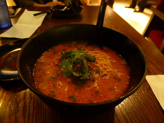 シンガポール料理ではありませんが<br />坦々麺