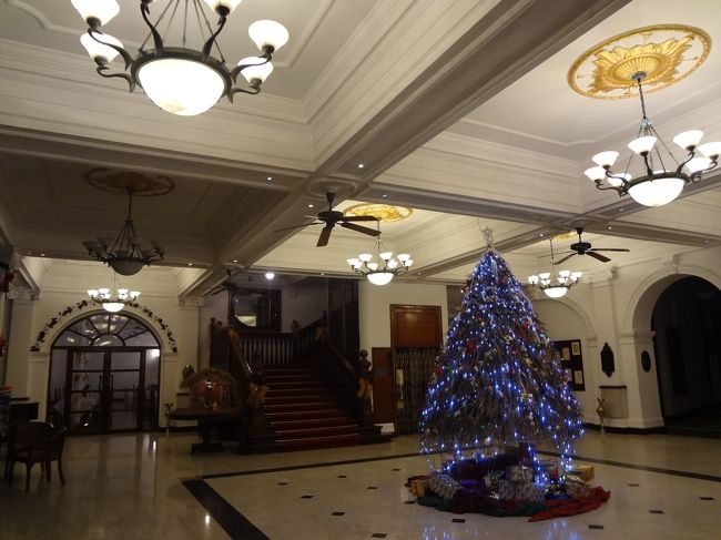 朝、６時に仏歯を見ることができるよう、時間前にロビーに集合（といっても３人だけど）