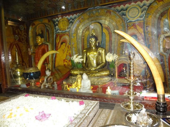 仏歯のあるところの下の階。